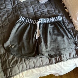 Under armour shorts, youth large, grey